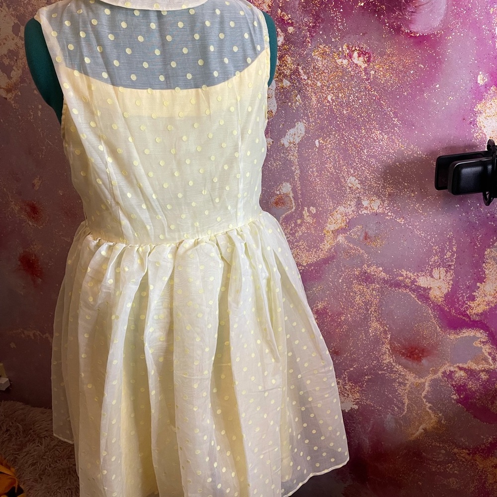 Unique Vintage sleeveless yellow dress